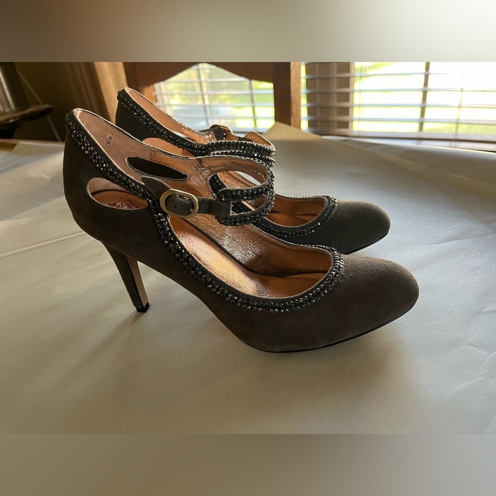 Anthropologie Miss Albright Taupe/Gray Mary Jane Suede embellished Stilleto sz 9